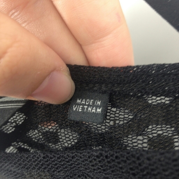 Guess Black Lace Flowy Blouse Size XS - Picture 5 of 7